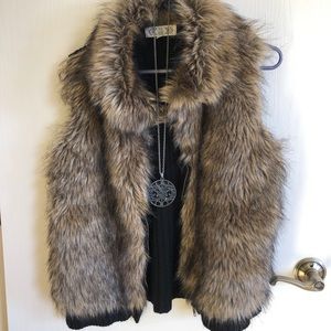 Faux fur zip sweater vest